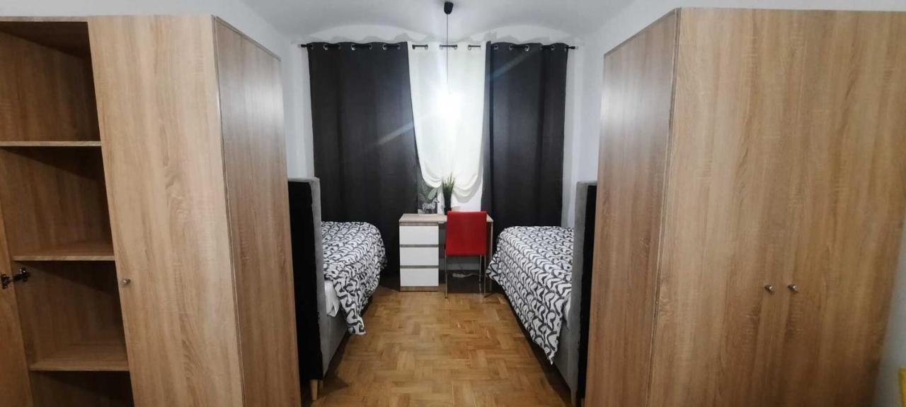 Lorf Hostel&Apartments Krakow Bagian luar foto