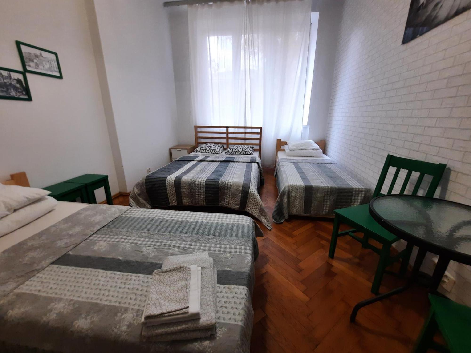 Lorf Hostel&Apartments Krakow Bagian luar foto