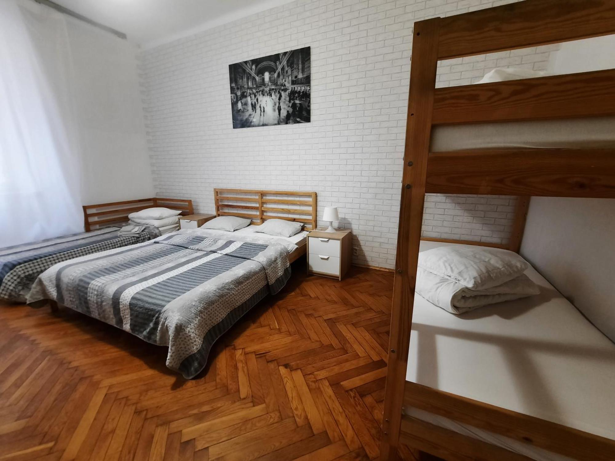 Lorf Hostel&Apartments Krakow Bagian luar foto