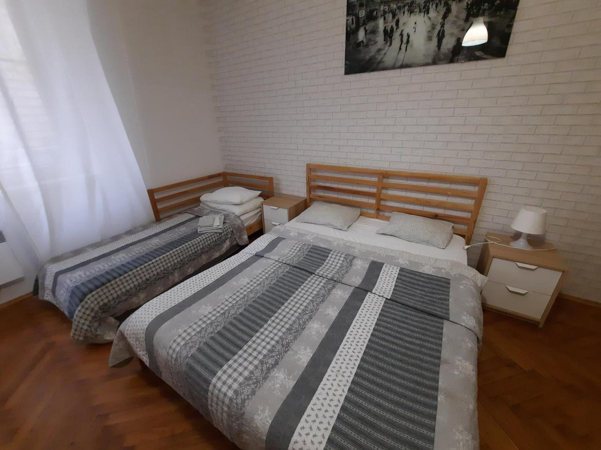 Lorf Hostel&Apartments Krakow Bagian luar foto