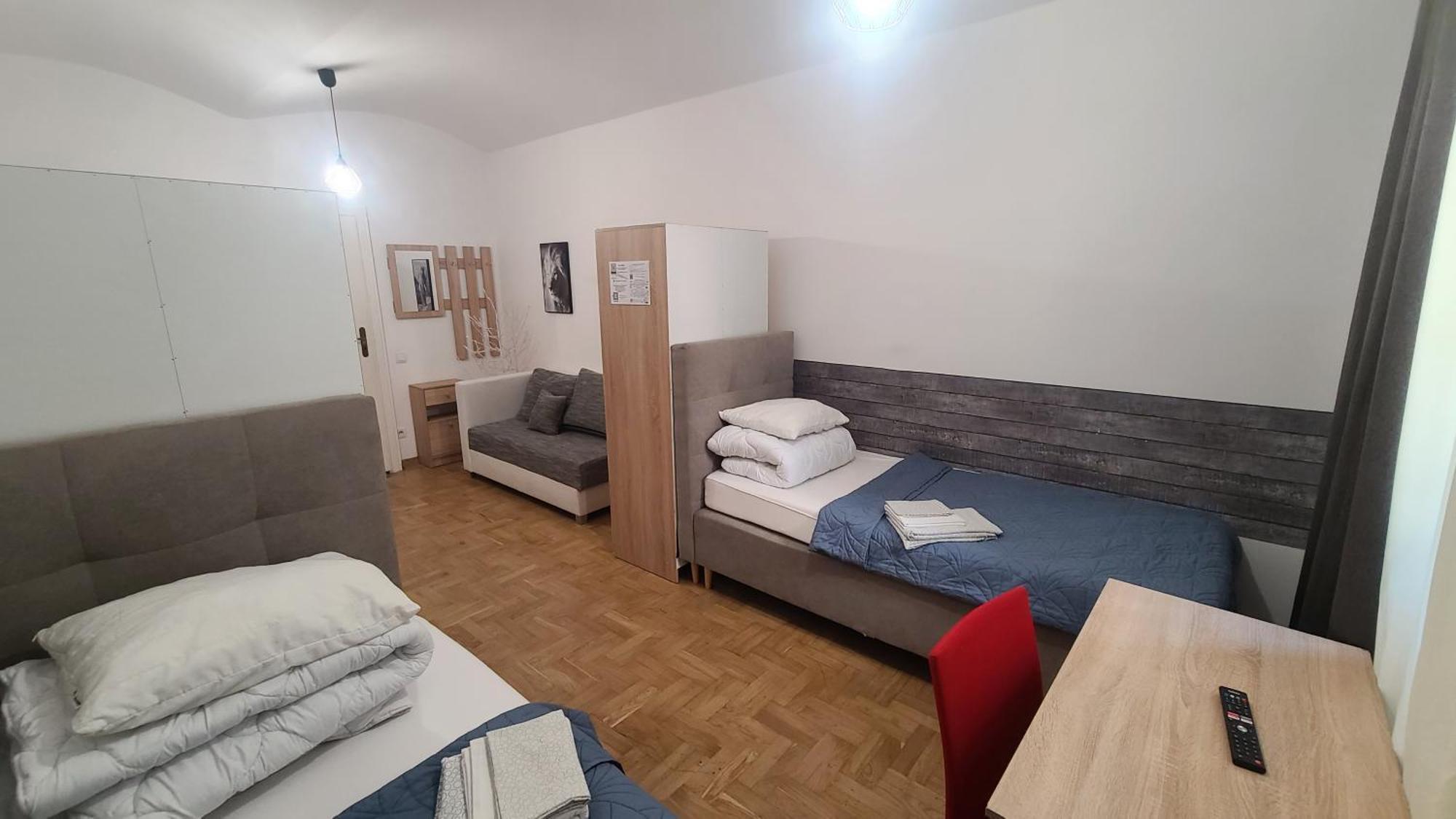 Lorf Hostel&Apartments Krakow Bagian luar foto