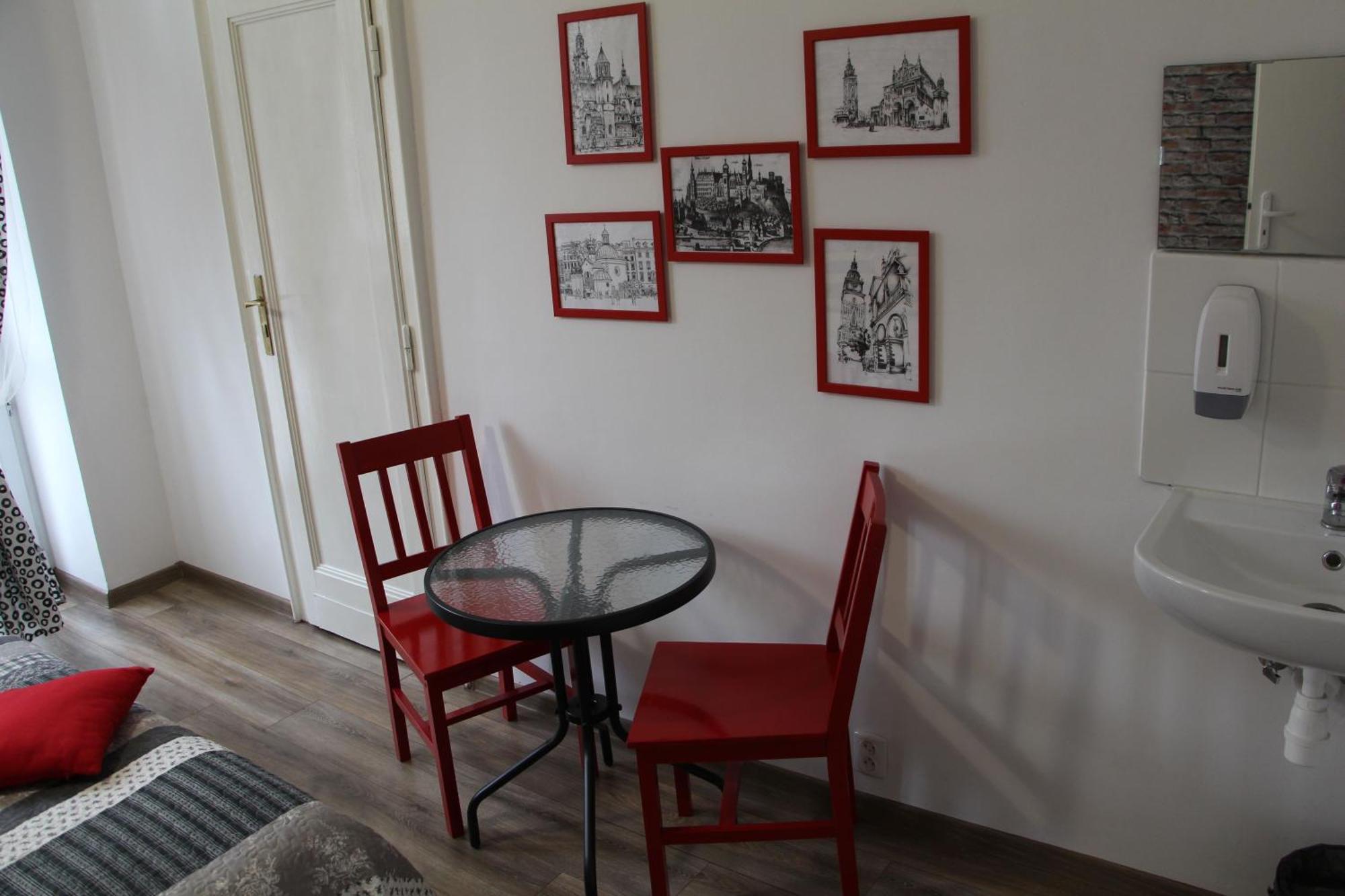 Lorf Hostel&Apartments Krakow Bagian luar foto
