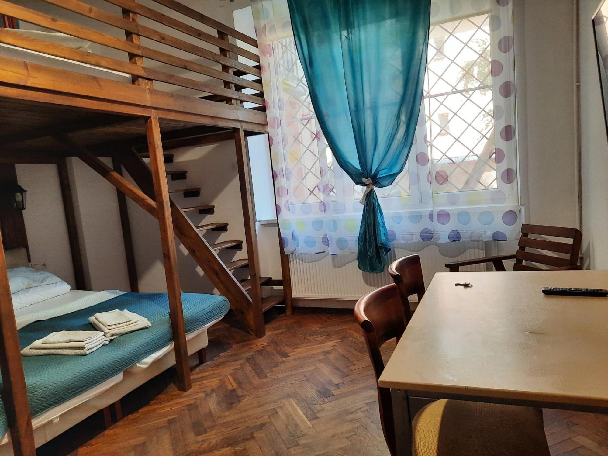 Lorf Hostel&Apartments Krakow Bagian luar foto